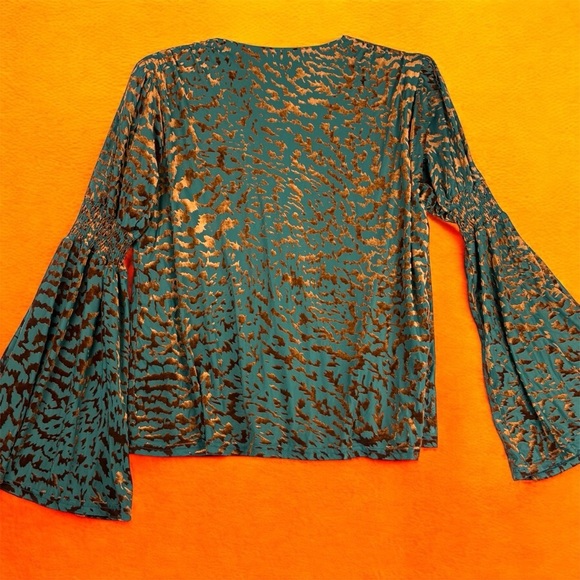 Vici Blue Bell Sleeve Velvet Bronze Animal Print Oversized Blouse Sz Large - Picture 2 of 9